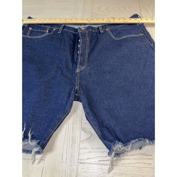 NWT Levi's 501 Men's Classic Fit Blue Denim Shorts with Frayed Hem Size 44 - Picture 10 of 14